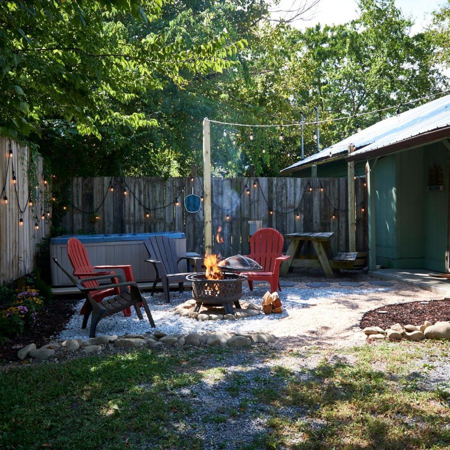 Steps From Downtown Pigeon Forge Parkway + Private Hottub And Firepit - Wifi - Firefly Bungalows Екстериор снимка