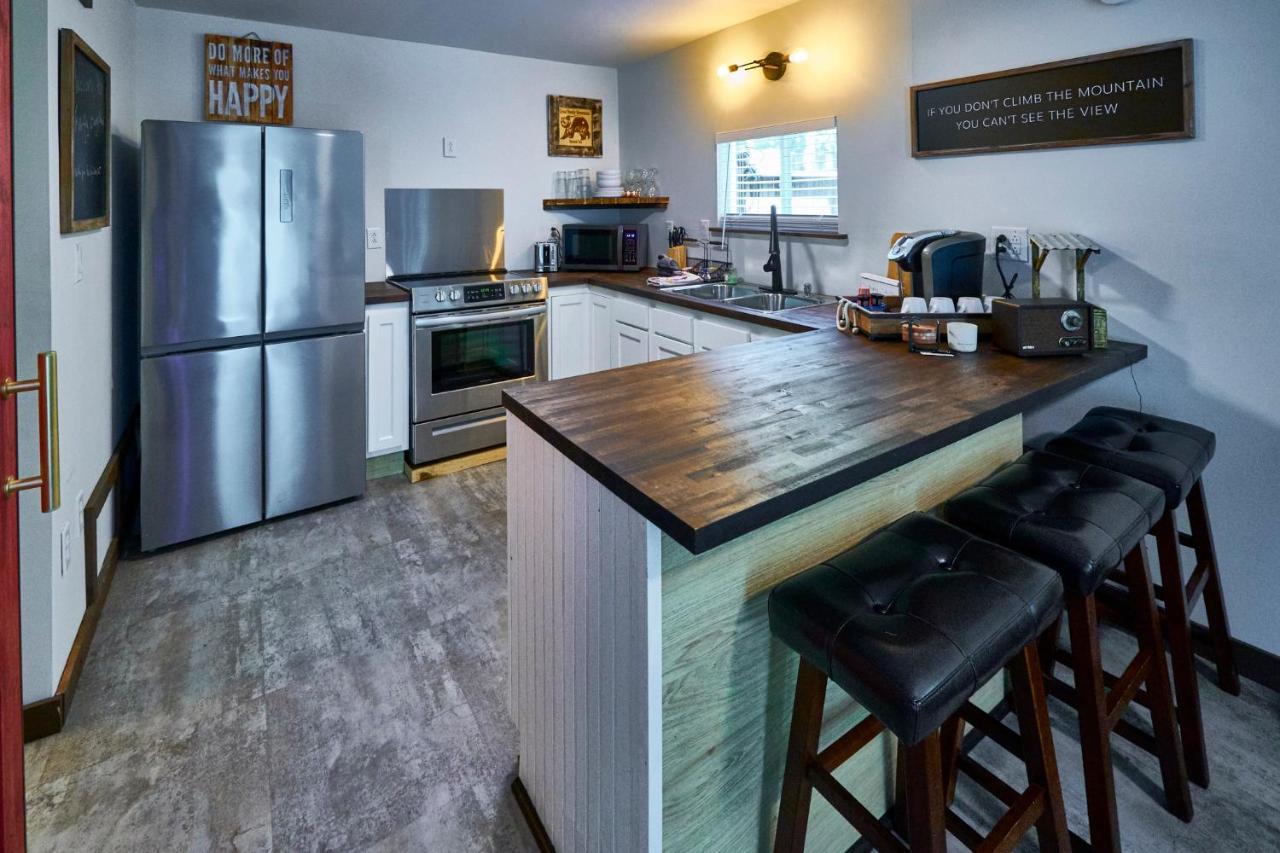 Steps From Downtown Pigeon Forge Parkway + Private Hottub And Firepit - Wifi - Firefly Bungalows Екстериор снимка