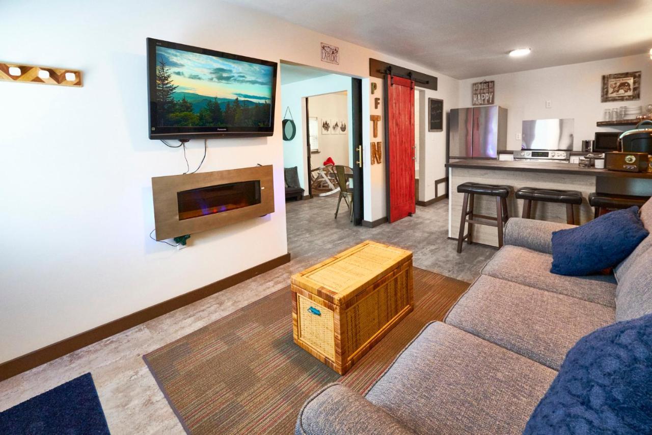 Steps From Downtown Pigeon Forge Parkway + Private Hottub And Firepit - Wifi - Firefly Bungalows Екстериор снимка