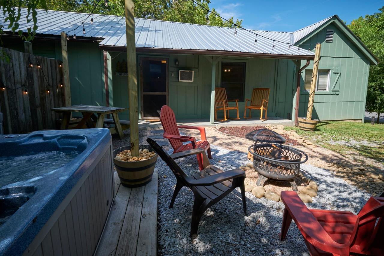 Steps From Downtown Pigeon Forge Parkway + Private Hottub And Firepit - Wifi - Firefly Bungalows Екстериор снимка