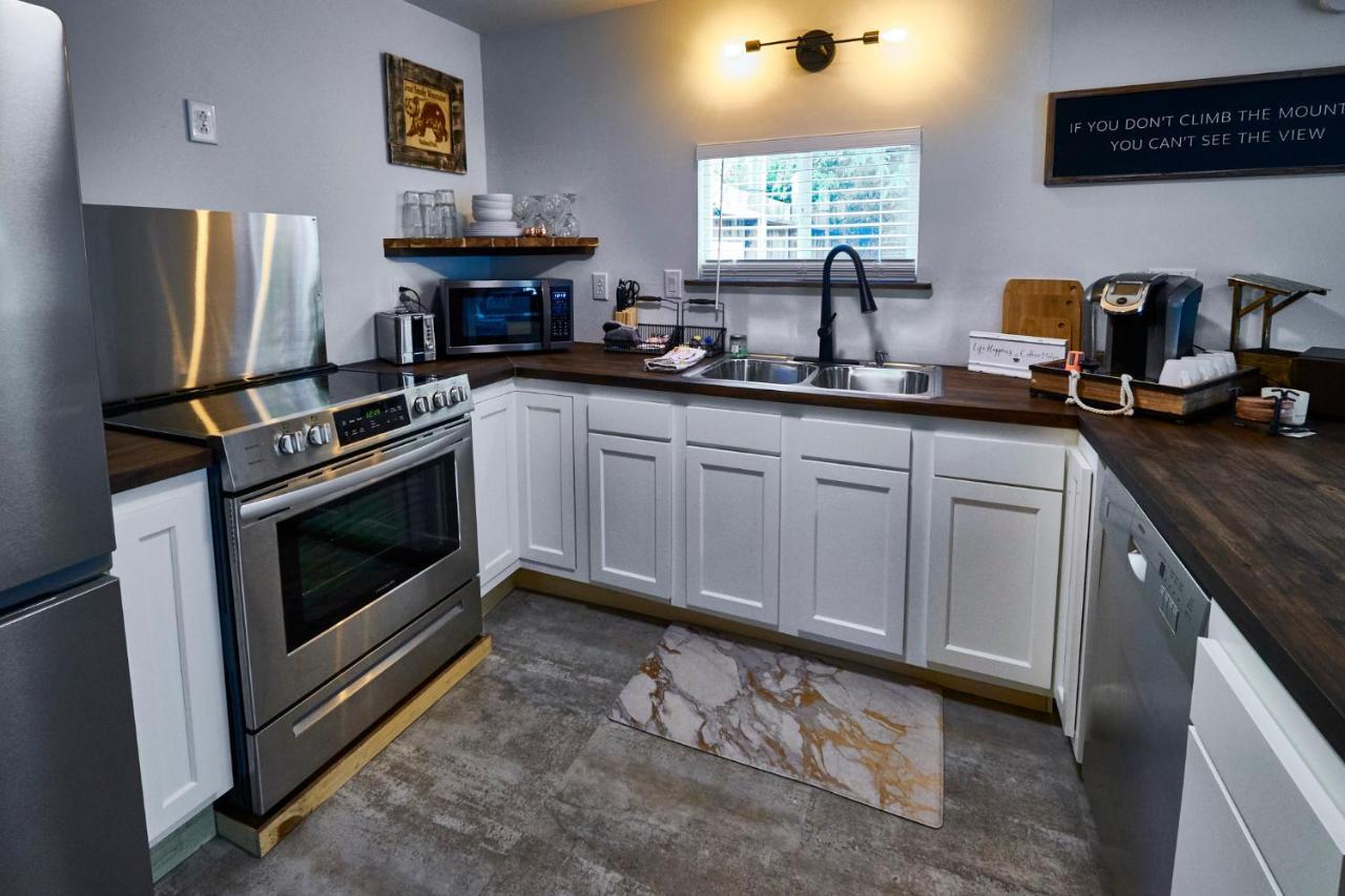 Steps From Downtown Pigeon Forge Parkway + Private Hottub And Firepit - Wifi - Firefly Bungalows Екстериор снимка