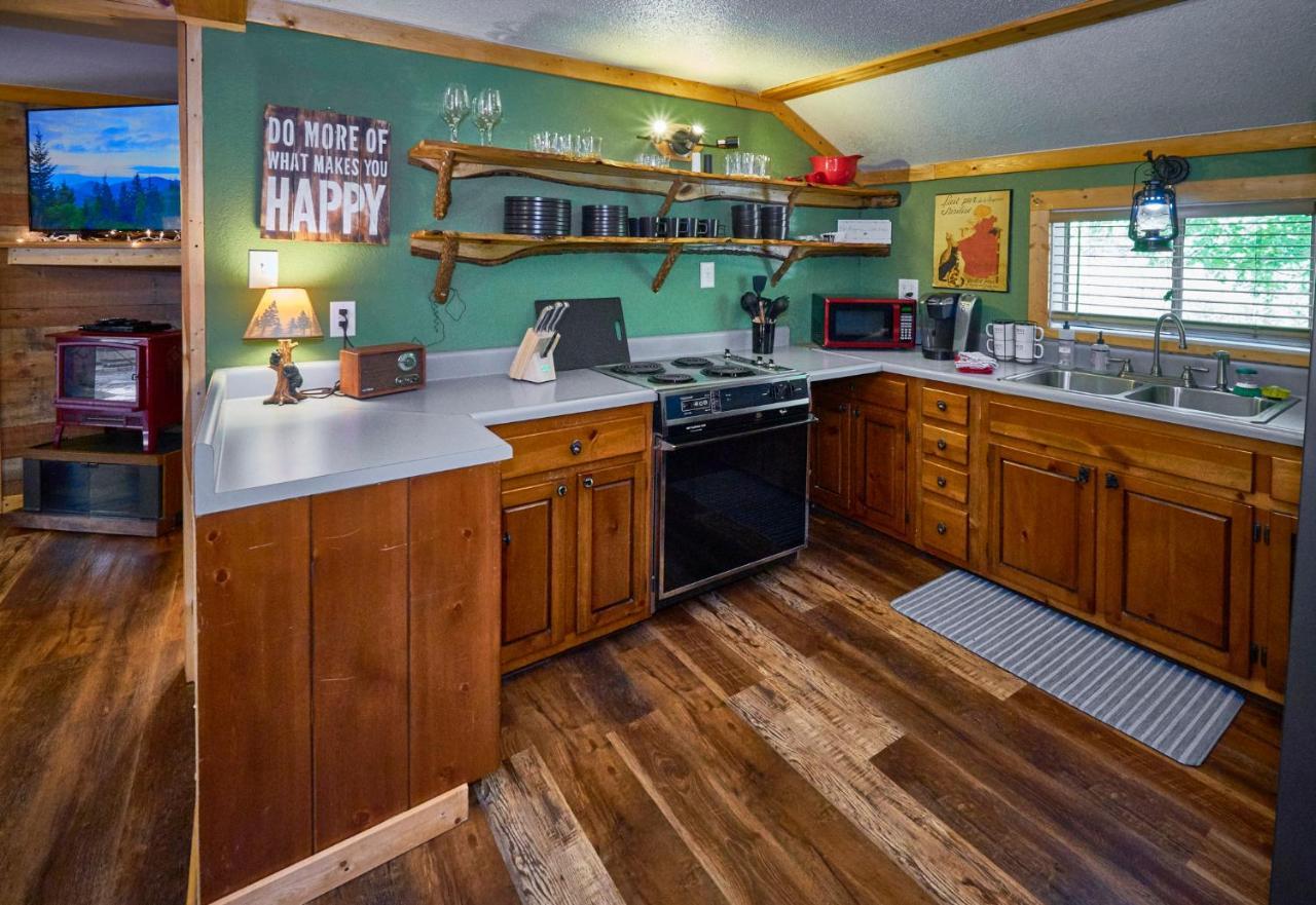 Steps From Downtown Pigeon Forge Parkway + Private Hottub And Firepit - Wifi - Firefly Bungalows Екстериор снимка