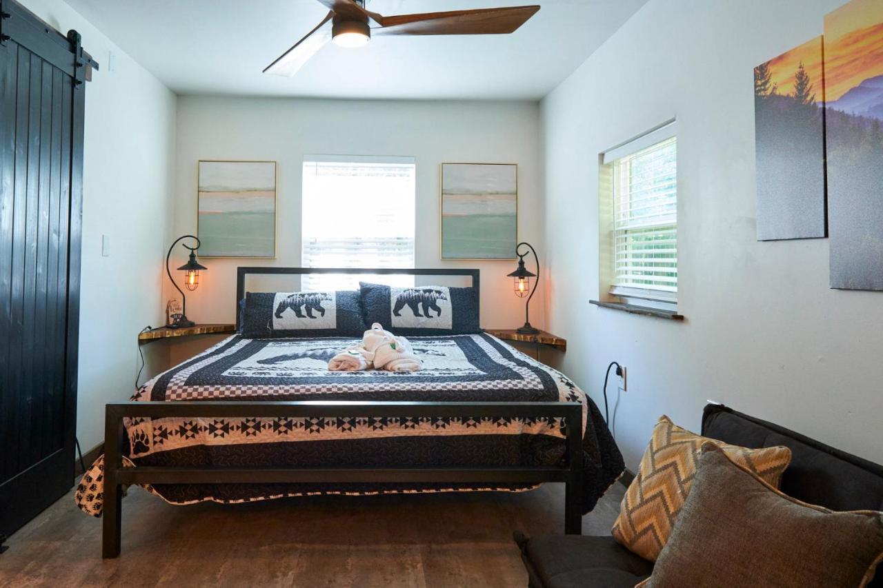 Steps From Downtown Pigeon Forge Parkway + Private Hottub And Firepit - Wifi - Firefly Bungalows Екстериор снимка
