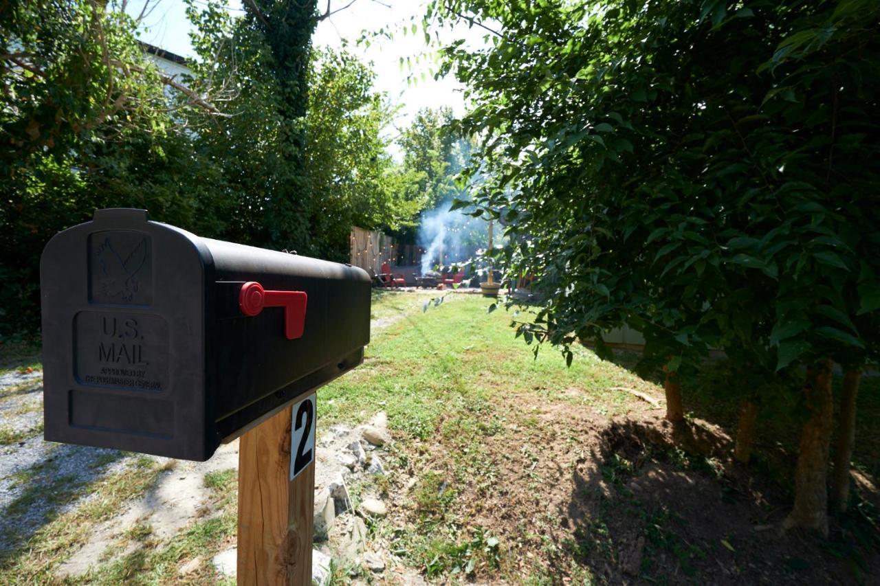 Steps From Downtown Pigeon Forge Parkway + Private Hottub And Firepit - Wifi - Firefly Bungalows Екстериор снимка