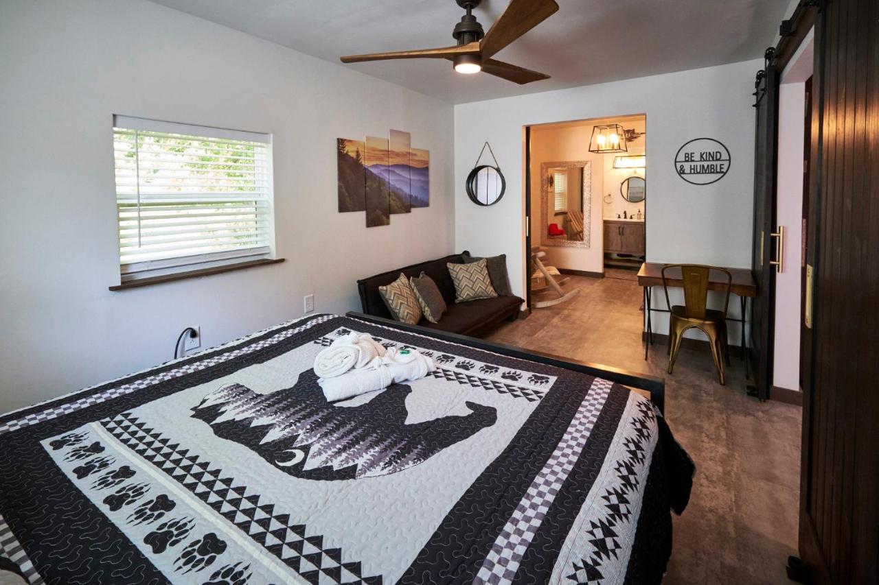 Steps From Downtown Pigeon Forge Parkway + Private Hottub And Firepit - Wifi - Firefly Bungalows Екстериор снимка